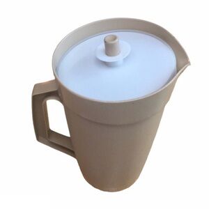 TUPPERWARE Tan Plastic Juice Pitcher Burping Seal Lid Made in Canada Vintage